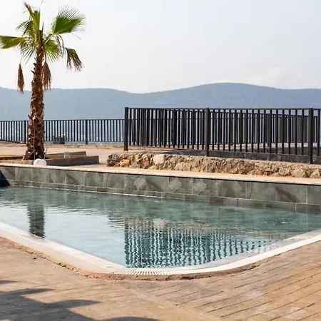 Sea View Flat With Shared Pool 5 Min To Beach